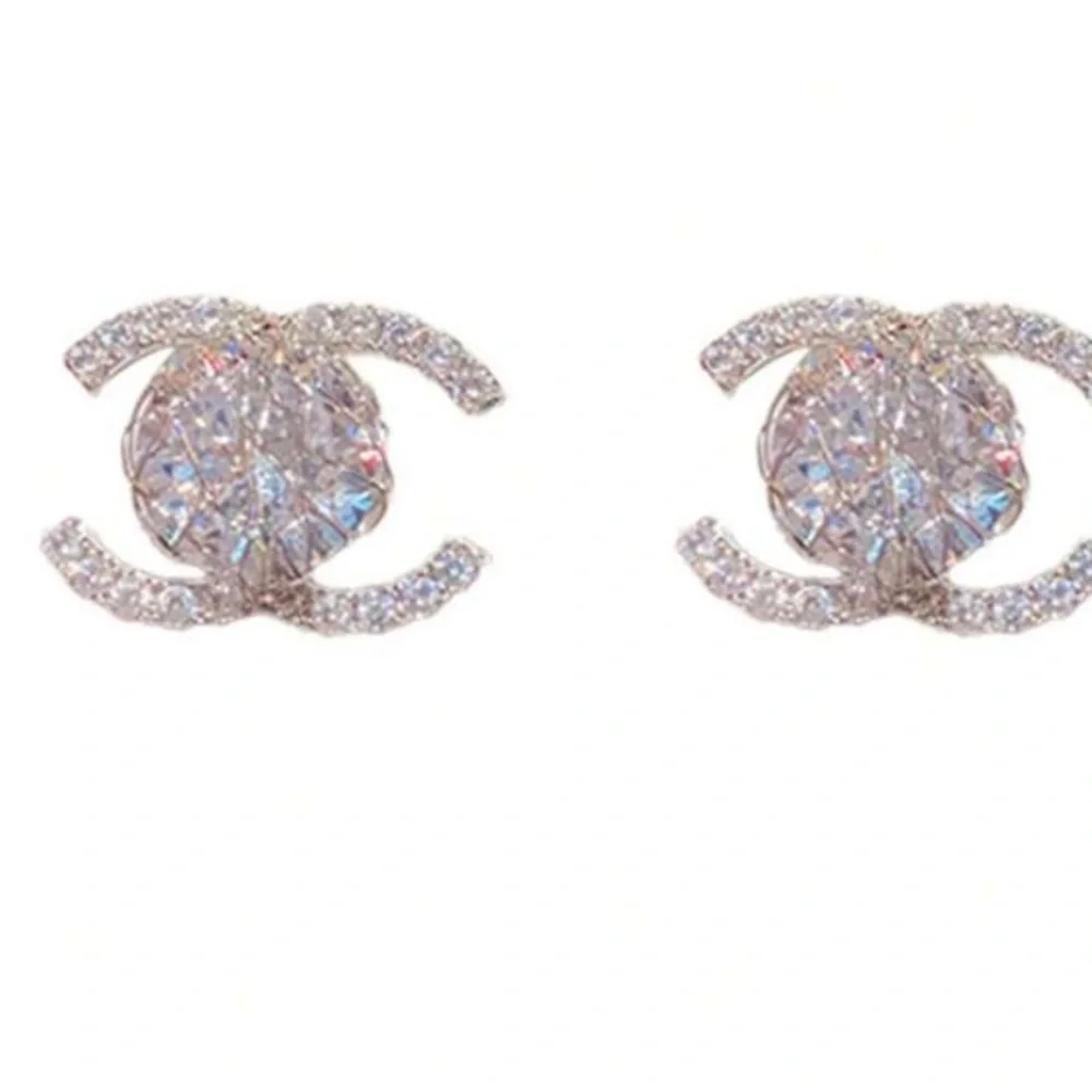 Elegant Silver Crystal Stud Earrings - Picture 4 of 6